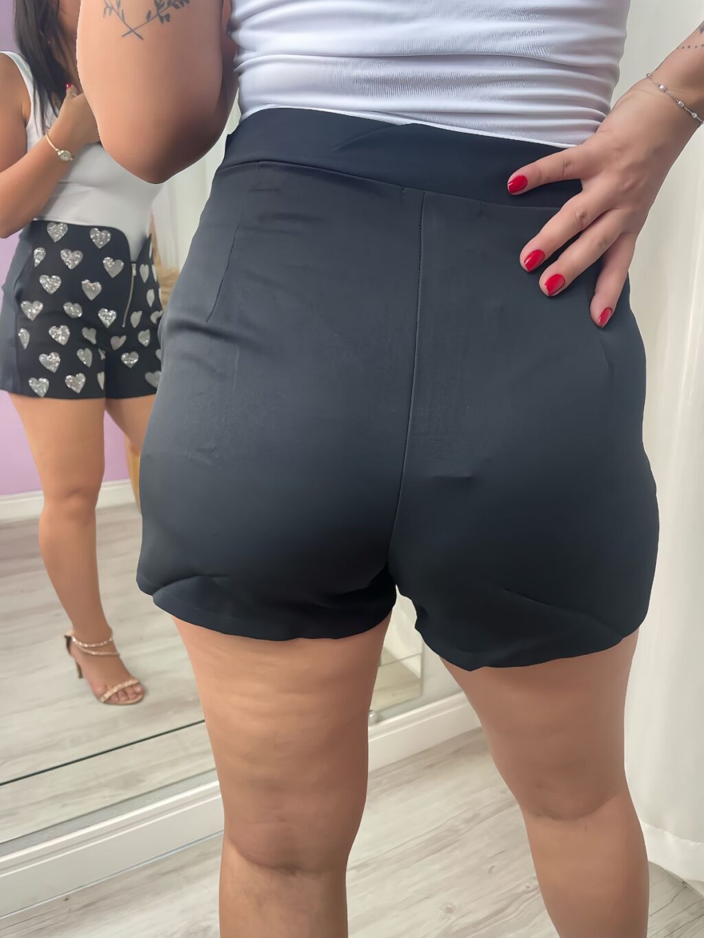Shorts alfaiataria strass de coração